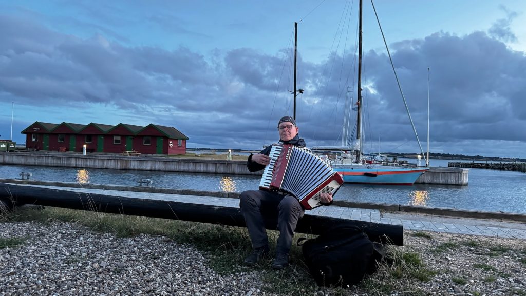 Venø Hafen - gemütlicher Abend mit Akkordeon