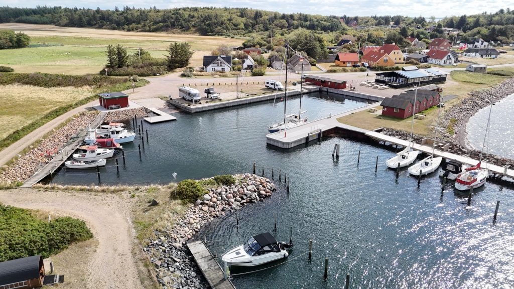 Venø Hafen - Gemeinsame Idylle für Yachten und Camper