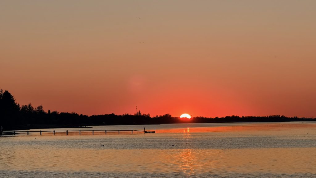 Mou: Abendstimmung mit Sonnenuntergang
