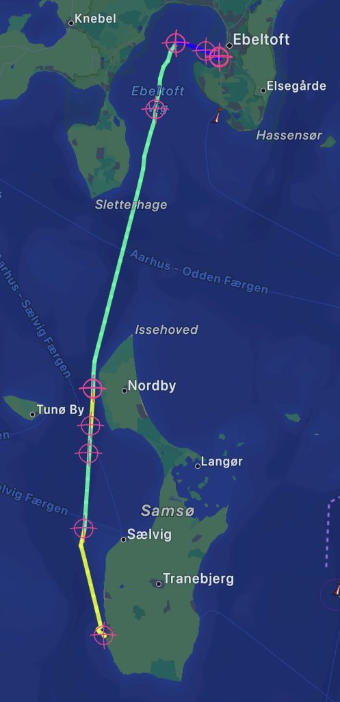 Route Ebeltoft – Kolby Kås, 6. September 2026 (grün: unter Segeln, blau: unter Motor oder mit Motorunterstützung)