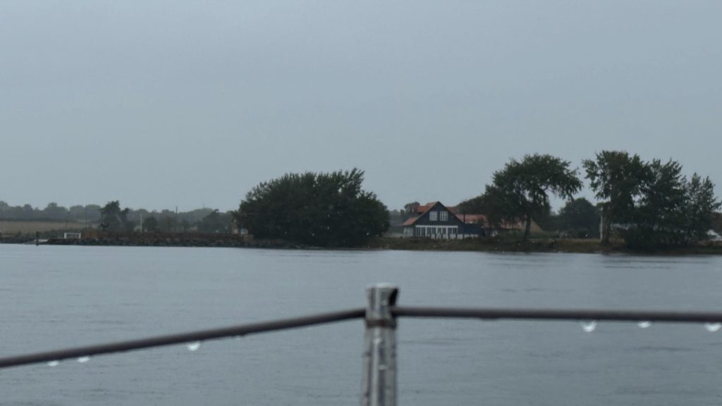 Das Bild spricht für sich: Regen beherrscht den Schlag 
