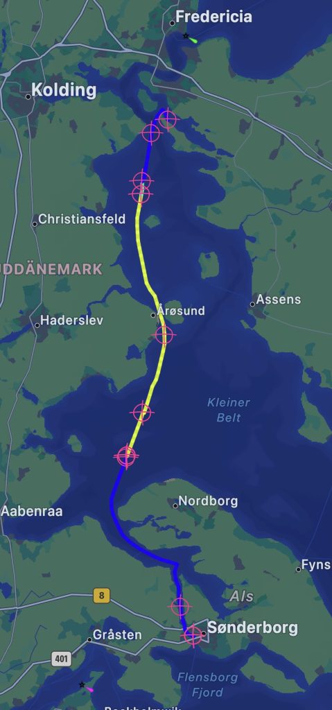 Route Middelfart – Sønderborg, 8. September 2026 (grün: unter Segeln, blau: unter Motor oder mit Motorunterstützung)