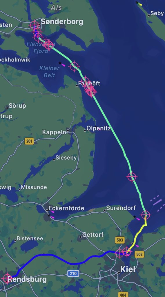 Route Sønderborg – Rendsburg, 9. September 2026 (grün: unter Segeln, blau: unter Motor oder mit Motorunterstützung)
