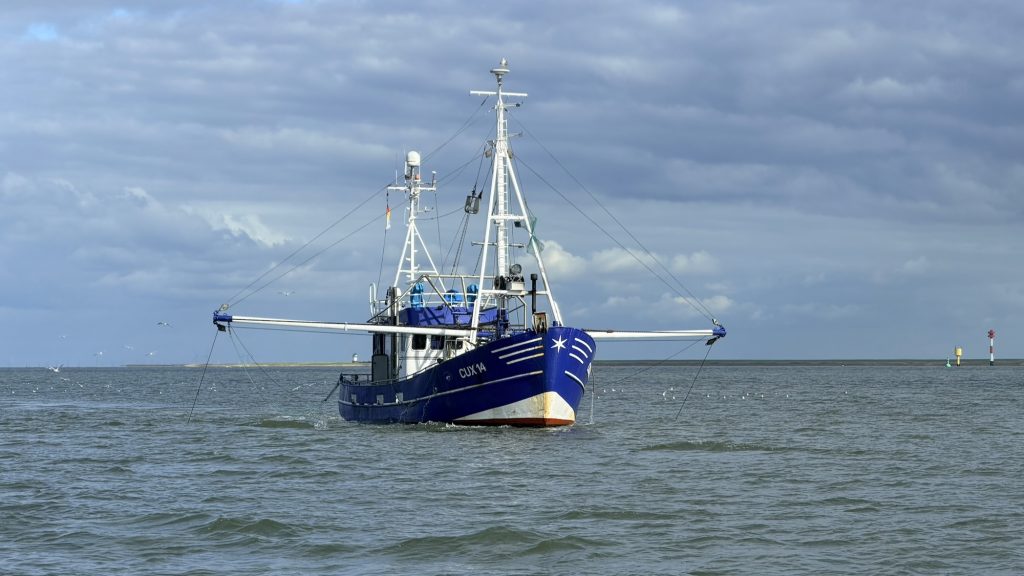 Cuxhaven: im Revier sind noch einige Trawler unterwegs