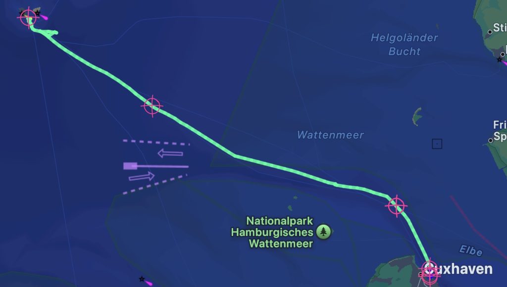 Route Cuxhaven – Helgoland, 11. September 2026 (grün: unter Segeln, blau: unter Motor oder mit Motorunterstützung)