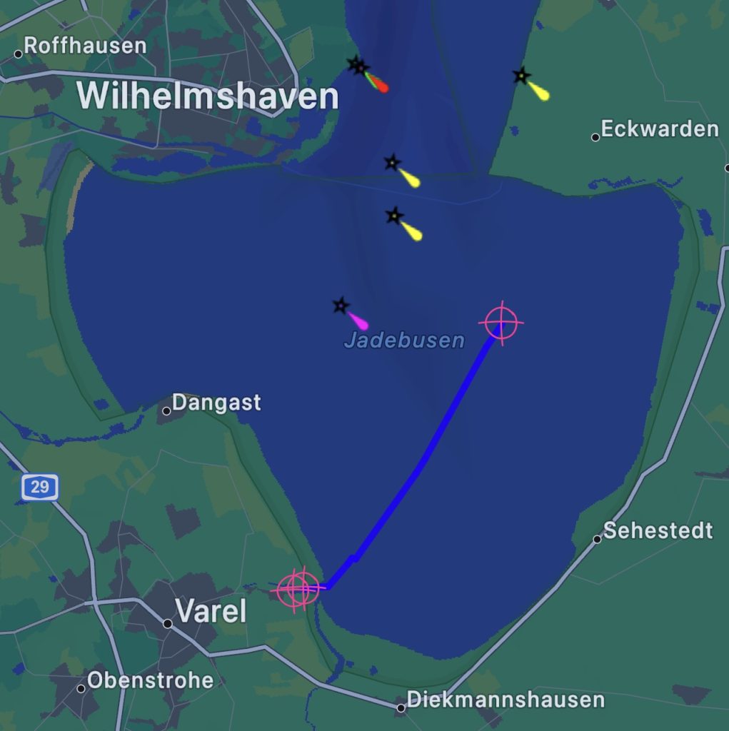 Route Anker Jadebusen – Varel, 14. September 2026 (grün: unter Segeln, blau: unter Motor oder mit Motorunterstützung)